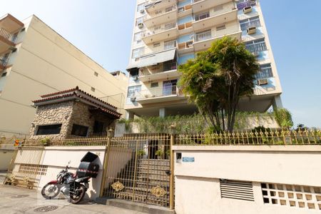 Apartamento à venda com 70m², 2 quartos e 1 vaga Apartamento à venda com 70m², 2 quartos e 1 vagaFachada
