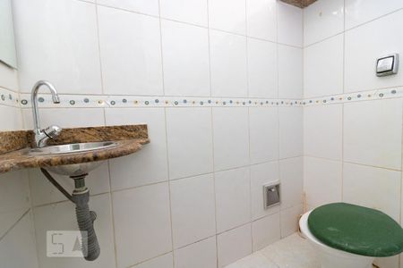 Apartamento à venda com 70m², 2 quartos e 1 vaga Apartamento à venda com 70m², 2 quartos e 1 vagaBanheiro de serviço