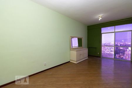 Apartamento à venda com 70m², 2 quartos e 1 vaga Apartamento à venda com 70m², 2 quartos e 1 vagaSala