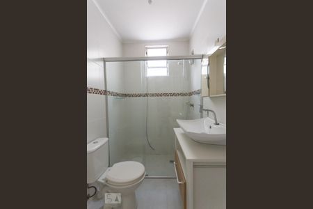 Banheiro de apartamento à venda com 1 quarto, 49m² em Menino Deus, Porto Alegre