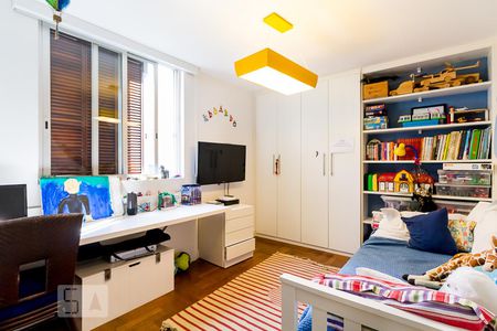 Apartamento à venda com 210m², 4 quartos e 2 vagasQuarto