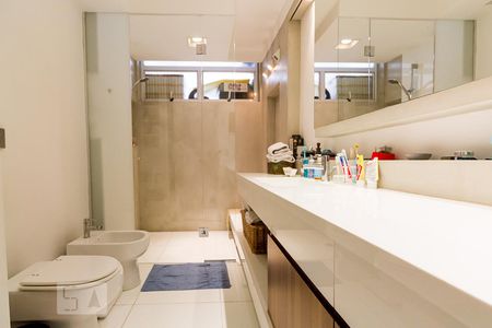 Apartamento à venda com 210m², 4 quartos e 2 vagasBanheiro