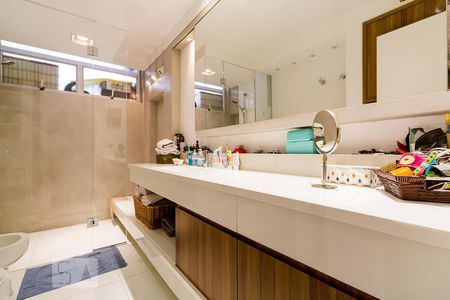 Apartamento à venda com 210m², 4 quartos e 2 vagasBanheiro