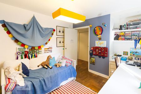 Apartamento à venda com 210m², 4 quartos e 2 vagasQuarto