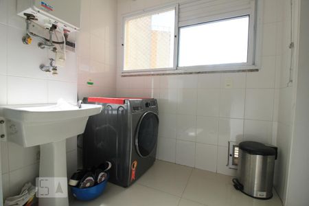 Área de serviço de apartamento para alugar com 3 quartos, 105m² em Vila Suzana, São Paulo