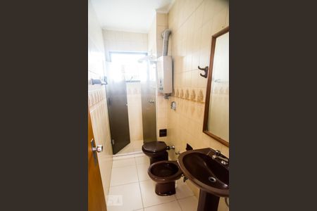 Banheiro de apartamento para alugar com 2 quartos, 130m² em Mont Serrat, Porto Alegre
