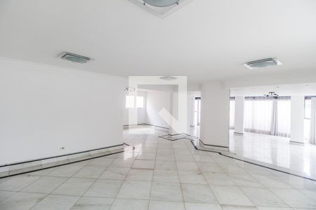 Sala de TV de casa de condomínio para alugar com 4 quartos, 469m² em Alphaville, Santana de Parnaíba