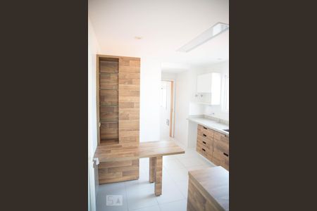 Cozinha  de apartamento à venda com 2 quartos, 130m² em Vila Pereira Barreto, São Paulo