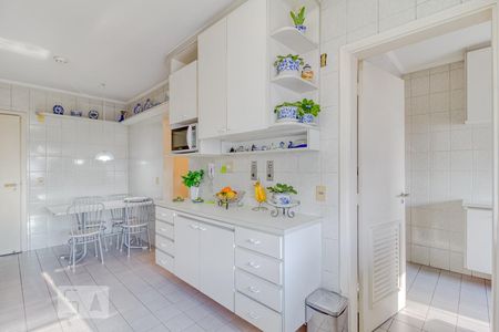 Apartamento à venda com 178m², 4 quartos e 4 vagasCozinha