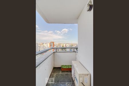 Apartamento à venda com 178m², 4 quartos e 4 vagasSacada da primeira suíte