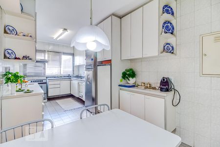 Apartamento à venda com 178m², 4 quartos e 4 vagasCozinha