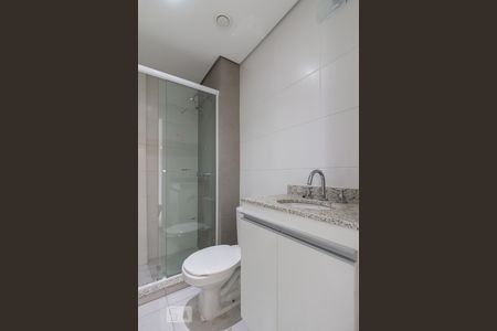 Banheiro de kitnet/studio para alugar com 1 quarto, 26m² em Rebouças, Curitiba