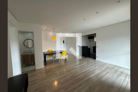 Sala de apartamento para alugar com 1 quarto, 74m² em Jardim Tupanci, Barueri
