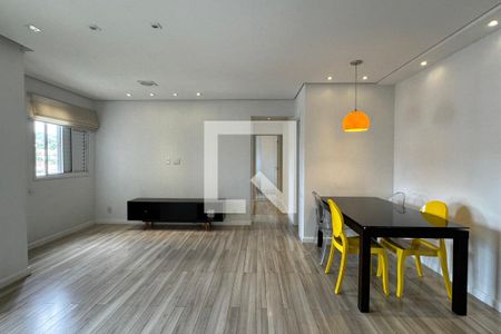 Sala de apartamento para alugar com 2 quartos, 74m² em Jardim Tupanci, Barueri