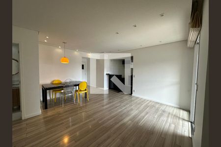 Sala de apartamento para alugar com 1 quarto, 74m² em Jardim Tupanci, Barueri