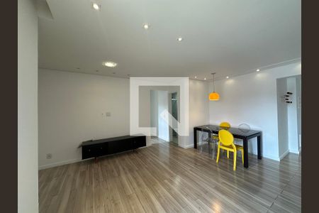 Sala de apartamento para alugar com 1 quarto, 74m² em Jardim Tupanci, Barueri