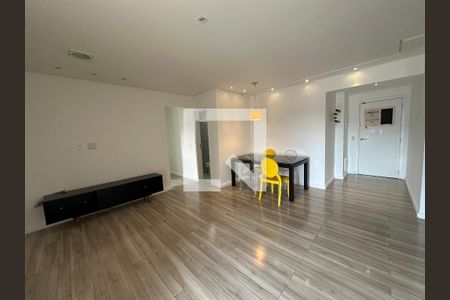 Sala de apartamento para alugar com 1 quarto, 74m² em Jardim Tupanci, Barueri
