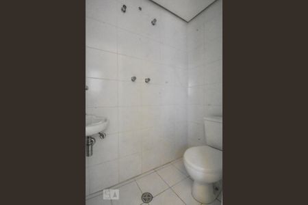 Apartamento para alugar com 123m², 3 quartos e 2 vagas Apartamento para alugar com 123m², 3 quartos e 2 vagasBanheiro de Serivços
