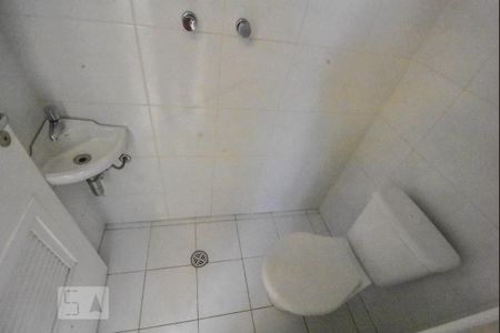 Apartamento para alugar com 123m², 3 quartos e 2 vagas Apartamento para alugar com 123m², 3 quartos e 2 vagasBanheiro de Serivços