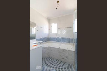 Casa à venda com 245m², 4 quartos e 4 vagasBanheiro Suíte 4