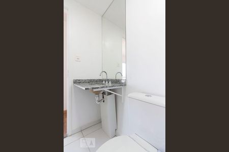 Banheiro Social de apartamento para alugar com 2 quartos, 51m² em Saúde, São Paulo