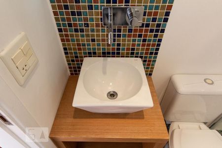 Lavabo de apartamento para alugar com 2 quartos, 67m² em Vila Andrade, São Paulo