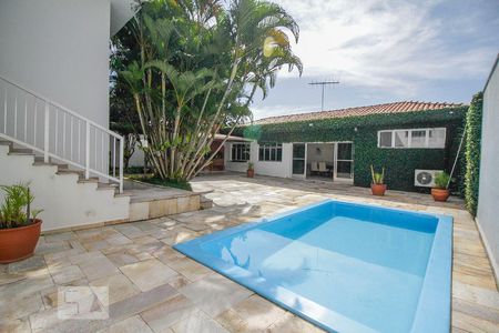 Casa à venda com 300m², 4 quartos e 6 vagasQuintal