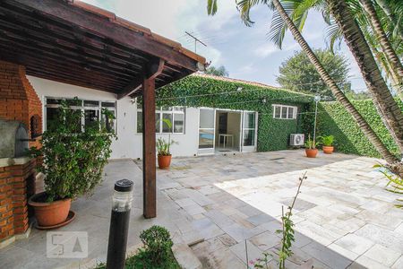 Casa à venda com 300m², 4 quartos e 6 vagasQuintal