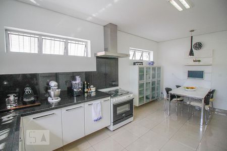 Casa à venda com 300m², 4 quartos e 6 vagasCozinha