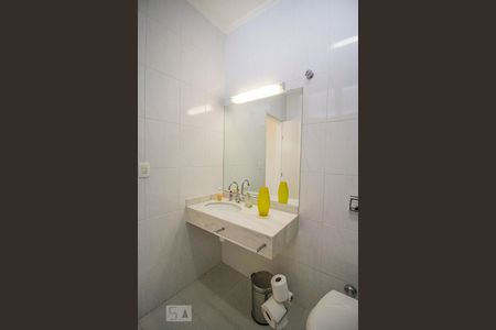 Casa à venda com 300m², 4 quartos e 6 vagasBanheiro do Salão