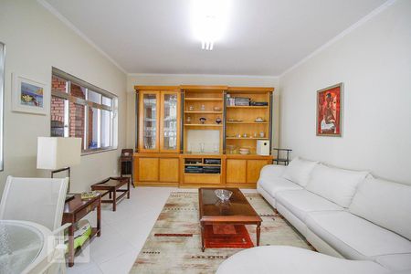 Casa à venda com 300m², 4 quartos e 6 vagasSalão de Festas