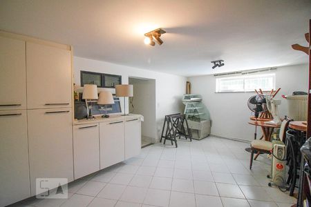 Casa à venda com 300m², 4 quartos e 6 vagasSala