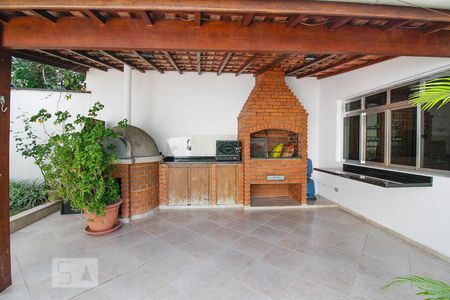 Casa à venda com 300m², 4 quartos e 6 vagasChurrasqueira