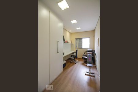 Casa à venda com 300m², 4 quartos e 6 vagasQuarto