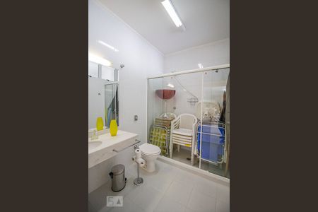 Casa à venda com 300m², 4 quartos e 6 vagasBanheiro do Salão