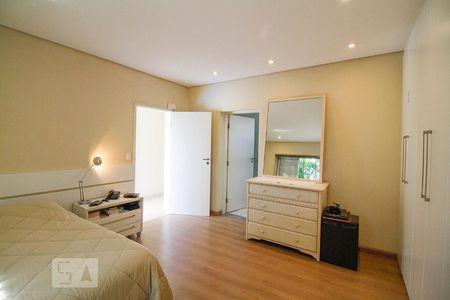 Casa à venda com 300m², 4 quartos e 6 vagasSuíte 2