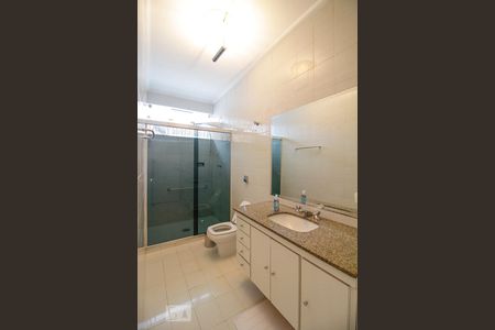 Casa à venda com 300m², 4 quartos e 6 vagasBanheiro da Suíte