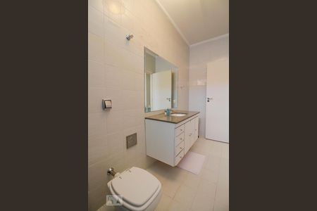 Casa à venda com 300m², 4 quartos e 6 vagasBanheiro da Suíte