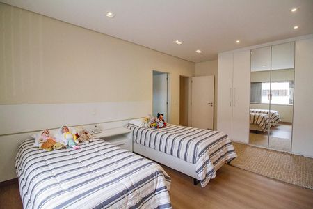 Casa à venda com 300m², 4 quartos e 6 vagasSuíte