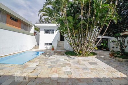 Casa à venda com 300m², 4 quartos e 6 vagasQuintal