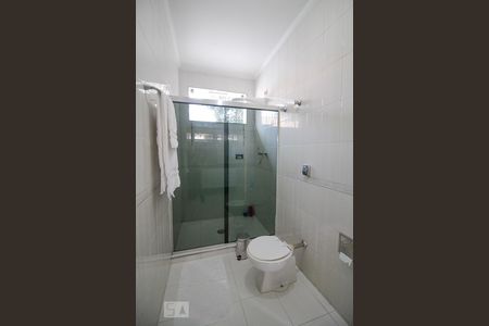 Casa à venda com 300m², 4 quartos e 6 vagasBanheiro da Suíte 2