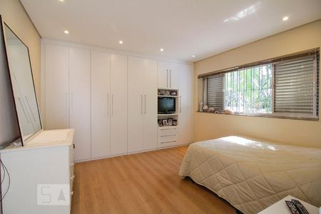 Casa à venda com 300m², 4 quartos e 6 vagasSuíte 2