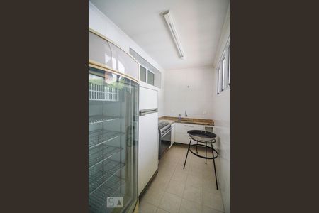 Casa à venda com 300m², 4 quartos e 6 vagasCozinha do Salão