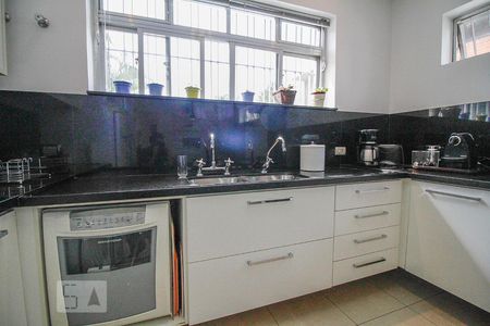 Casa à venda com 300m², 4 quartos e 6 vagasCozinha