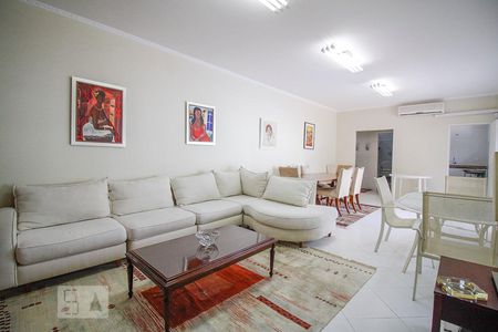 Casa à venda com 300m², 4 quartos e 6 vagasSalão de Festas