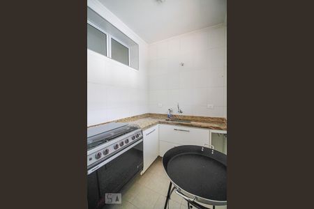 Casa à venda com 300m², 4 quartos e 6 vagasCozinha do Salão