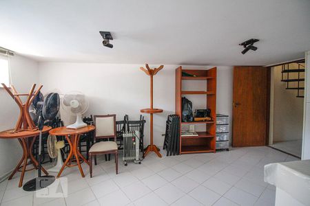 Casa à venda com 300m², 4 quartos e 6 vagasSala