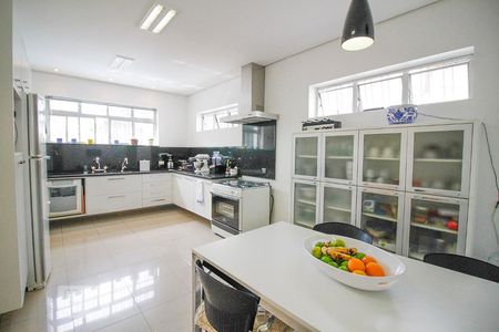 Casa à venda com 300m², 4 quartos e 6 vagasCozinha