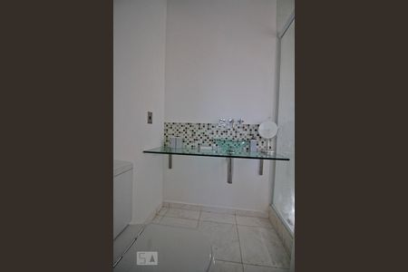 Apartamento para alugar com 70m², 2 quartos e 1 vaga Apartamento para alugar com 70m², 2 quartos e 1 vagaBanheiro da Suíte