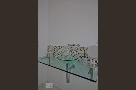 Apartamento para alugar com 70m², 2 quartos e 1 vaga Apartamento para alugar com 70m², 2 quartos e 1 vagaBanheiro da Suíte